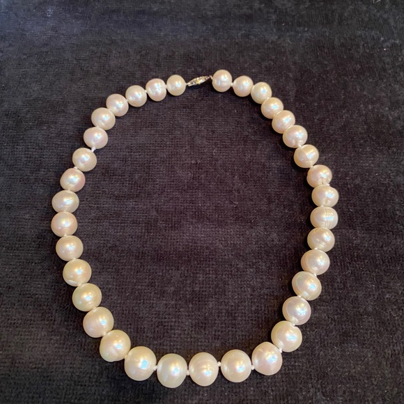 18” CLASSIC PEARL NECKLACE 10.5-11.5 SILVER HOOK - Picture 2 of 8